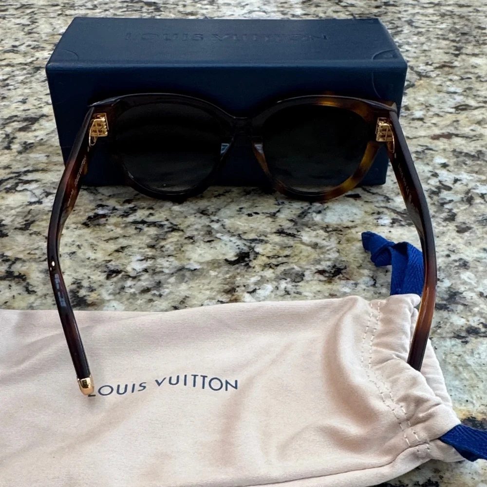 Authentic Louis Vuitton Brown Sunglasses with Gold Accents - Picture 4 of 6
